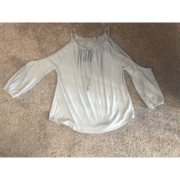 Charlotte Russe baby blue 3/4 sleeve top - Picture 1 of 3